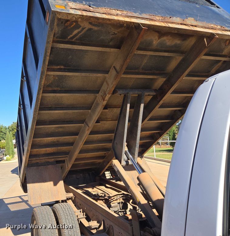 image for item EU3894 2006 Ford F350 Super Duty dump flatbed pickup truck