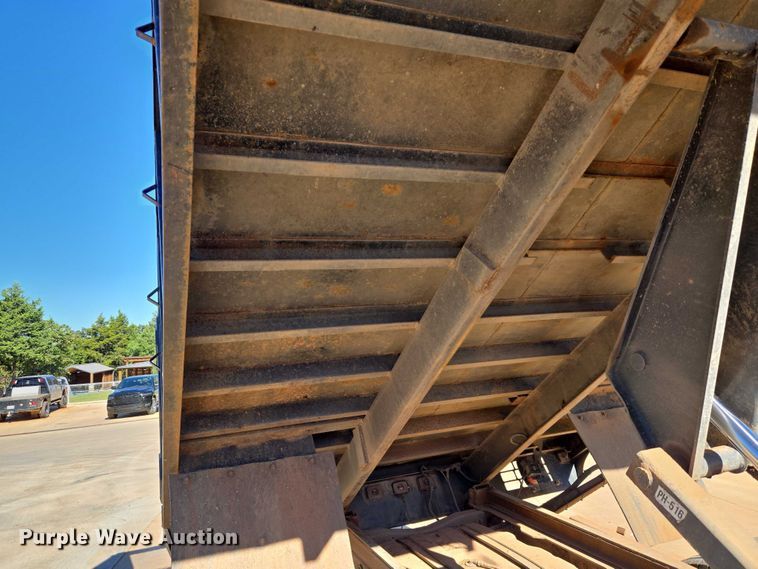 image for item EU3894 2006 Ford F350 Super Duty dump flatbed pickup truck