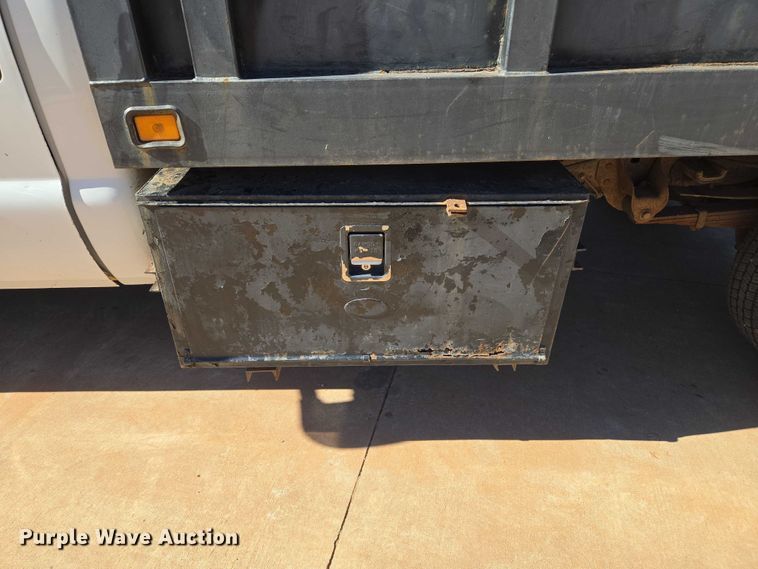 image for item EU3894 2006 Ford F350 Super Duty dump flatbed pickup truck