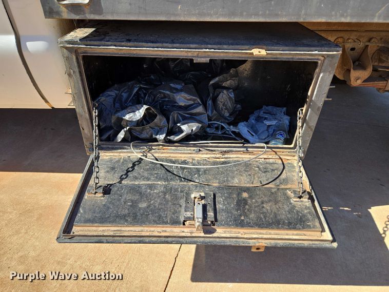 image for item EU3894 2006 Ford F350 Super Duty dump flatbed pickup truck