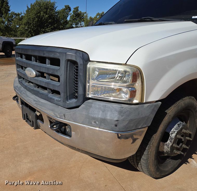 image for item EU3894 2006 Ford F350 Super Duty dump flatbed pickup truck