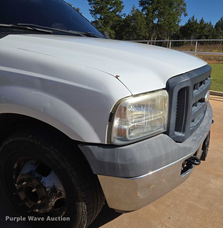 image for item EU3894 2006 Ford F350 Super Duty dump flatbed pickup truck