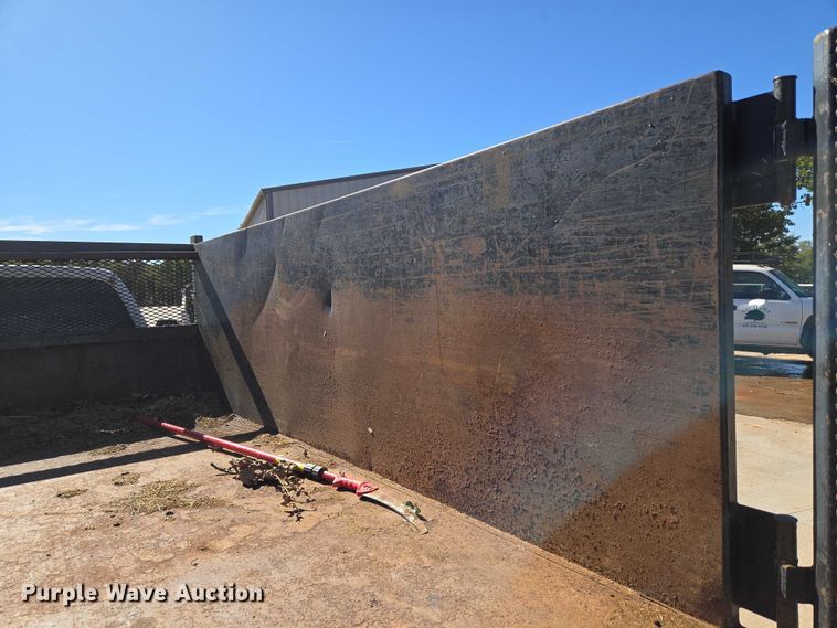 image for item EU3894 2006 Ford F350 Super Duty dump flatbed pickup truck