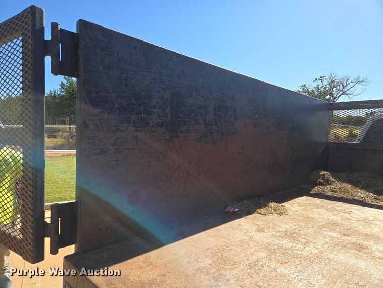 image for item EU3894 2006 Ford F350 Super Duty dump flatbed pickup truck