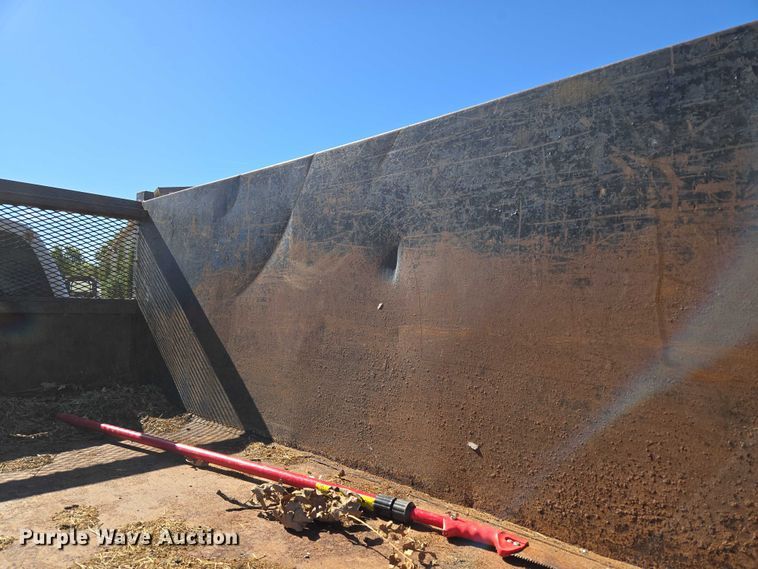 image for item EU3894 2006 Ford F350 Super Duty dump flatbed pickup truck