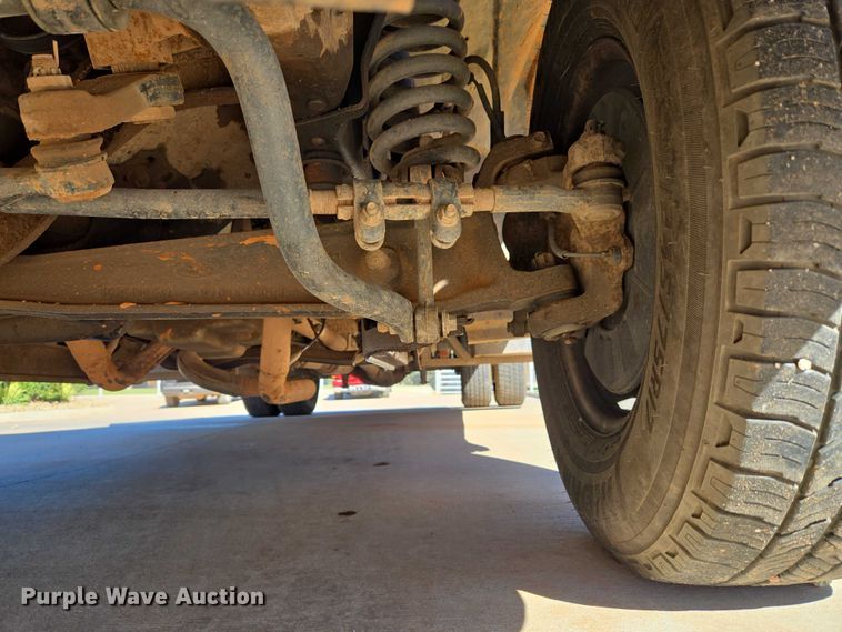 image for item EU3894 2006 Ford F350 Super Duty dump flatbed pickup truck