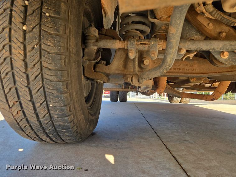 image for item EU3894 2006 Ford F350 Super Duty dump flatbed pickup truck