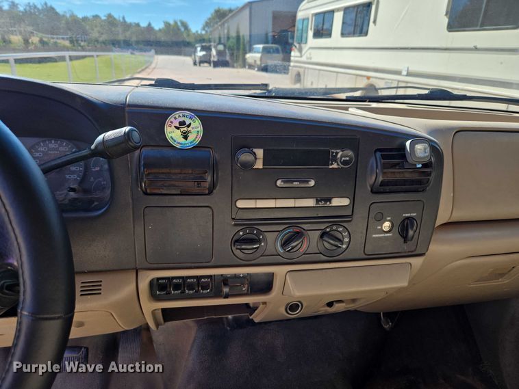 image for item EU3894 2006 Ford F350 Super Duty dump flatbed pickup truck