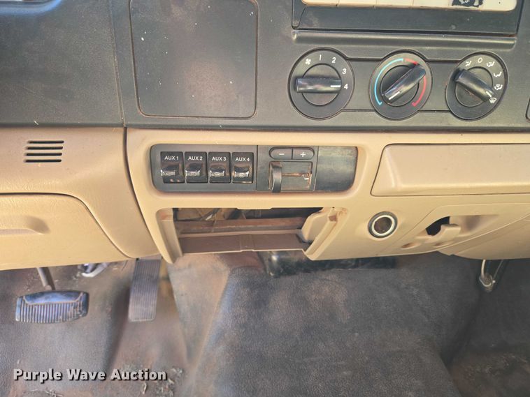 image for item EU3894 2006 Ford F350 Super Duty dump flatbed pickup truck