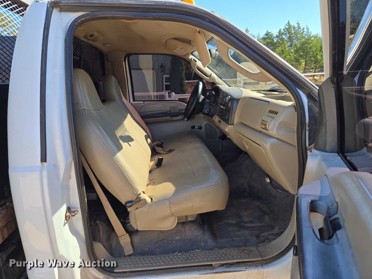 image for item EU3894 2006 Ford F350 Super Duty dump flatbed pickup truck