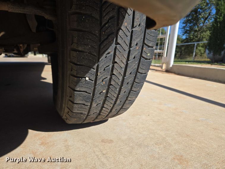 image for item EU3894 2006 Ford F350 Super Duty dump flatbed pickup truck