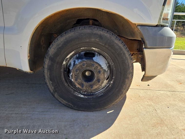 image for item EU3894 2006 Ford F350 Super Duty dump flatbed pickup truck