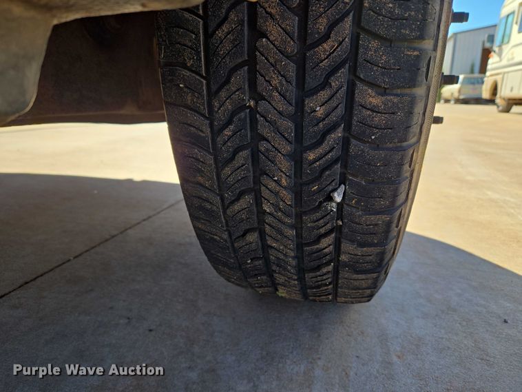 image for item EU3894 2006 Ford F350 Super Duty dump flatbed pickup truck