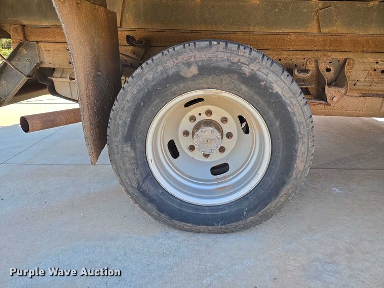 image for item EU3894 2006 Ford F350 Super Duty dump flatbed pickup truck