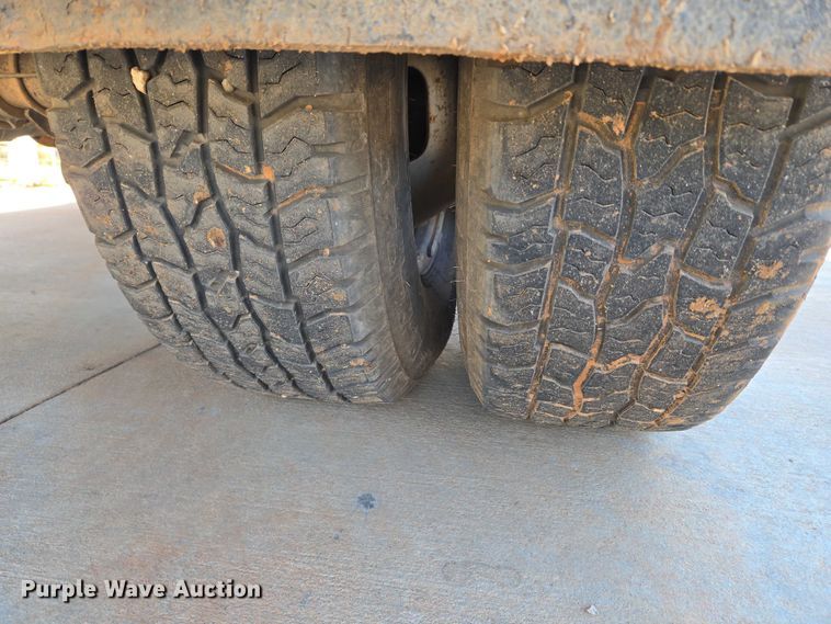 image for item EU3894 2006 Ford F350 Super Duty dump flatbed pickup truck