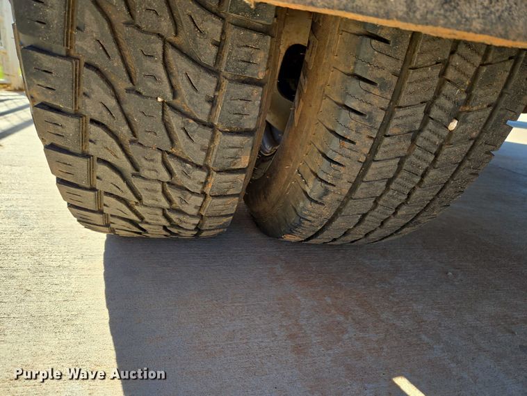 image for item EU3894 2006 Ford F350 Super Duty dump flatbed pickup truck