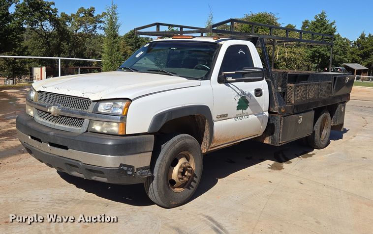 image for item EU3895 2006 Chevrolet Silverado 3500 flatbed pickup truck