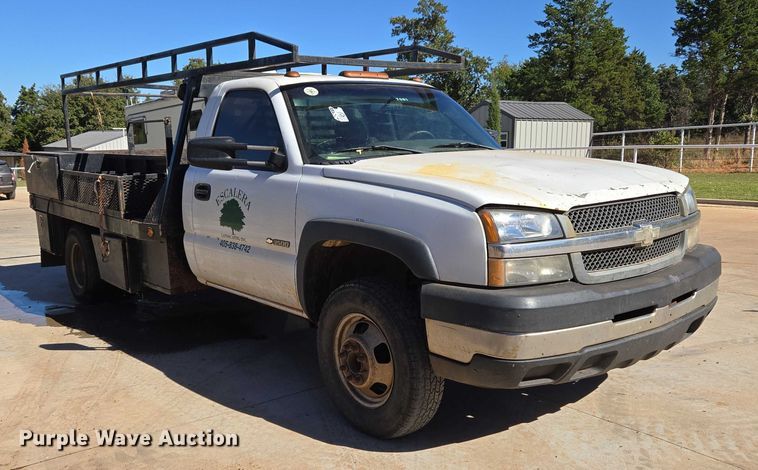 image for item EU3895 2006 Chevrolet Silverado 3500 flatbed pickup truck