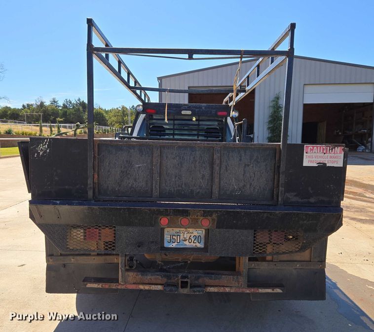 image for item EU3895 2006 Chevrolet Silverado 3500 flatbed pickup truck