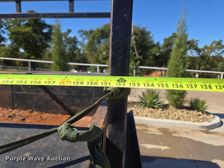 image for item EU3895 2006 Chevrolet Silverado 3500 flatbed pickup truck