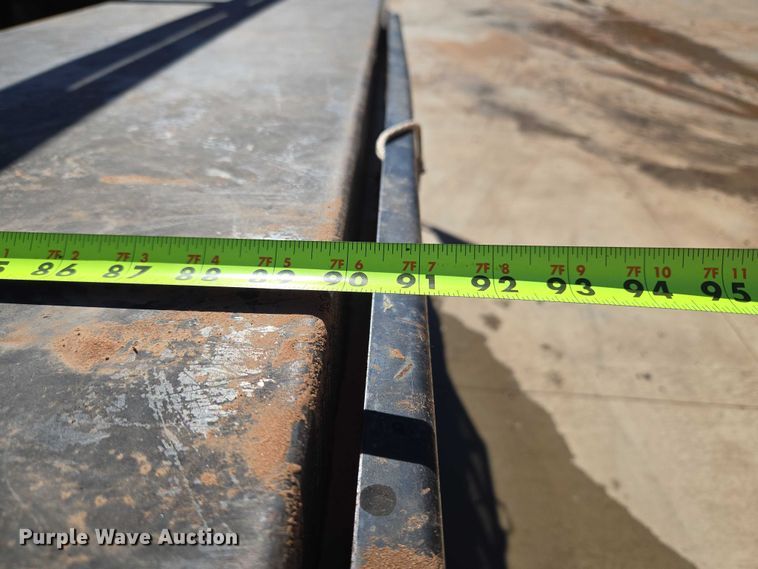 image for item EU3895 2006 Chevrolet Silverado 3500 flatbed pickup truck