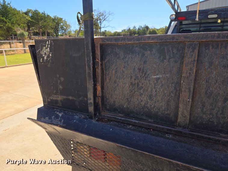 image for item EU3895 2006 Chevrolet Silverado 3500 flatbed pickup truck