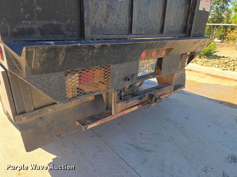 image for item EU3895 2006 Chevrolet Silverado 3500 flatbed pickup truck