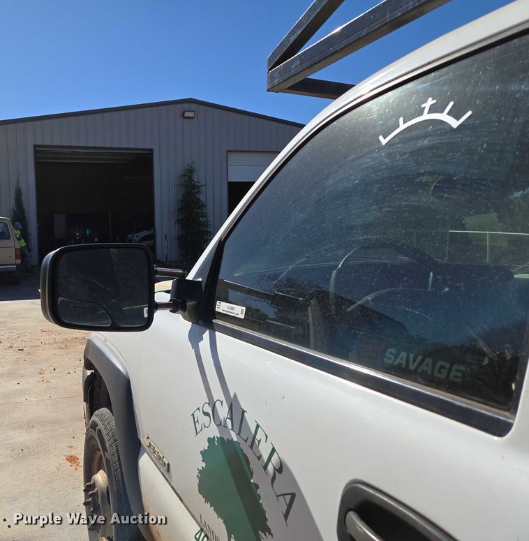 image for item EU3895 2006 Chevrolet Silverado 3500 flatbed pickup truck