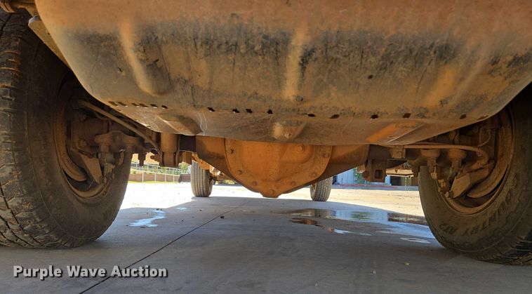 image for item EU3895 2006 Chevrolet Silverado 3500 flatbed pickup truck