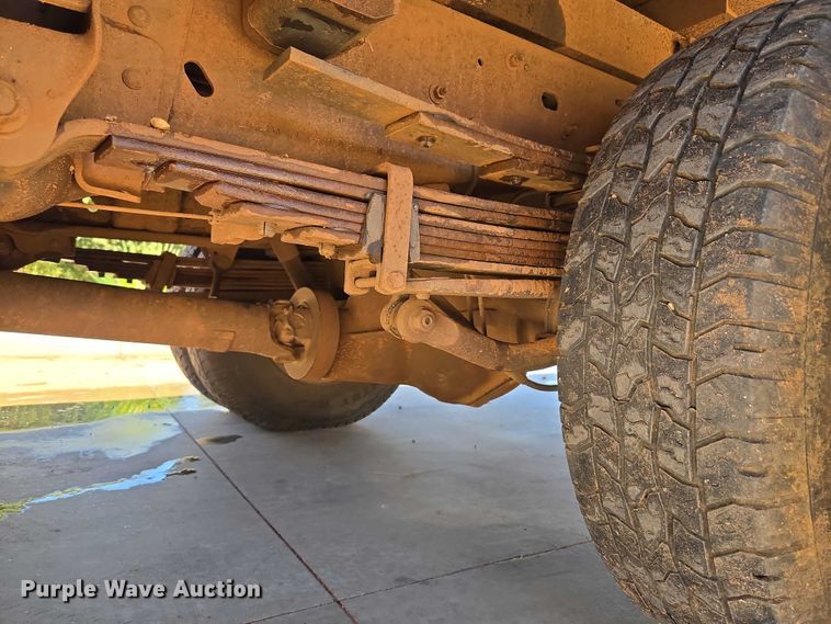 image for item EU3895 2006 Chevrolet Silverado 3500 flatbed pickup truck