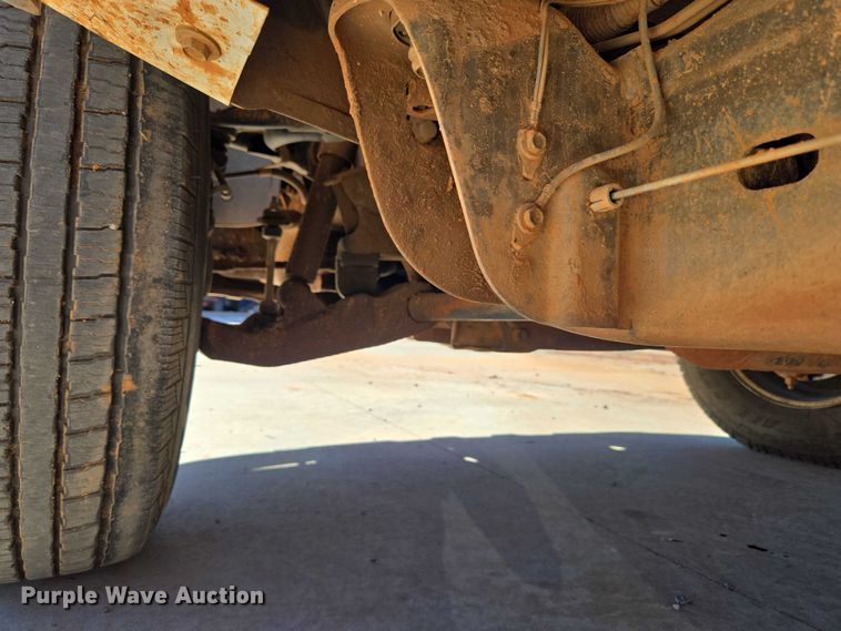 image for item EU3895 2006 Chevrolet Silverado 3500 flatbed pickup truck