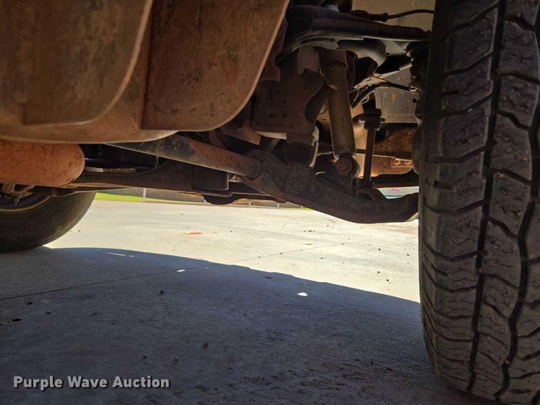 image for item EU3895 2006 Chevrolet Silverado 3500 flatbed pickup truck