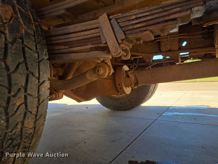 image for item EU3895 2006 Chevrolet Silverado 3500 flatbed pickup truck