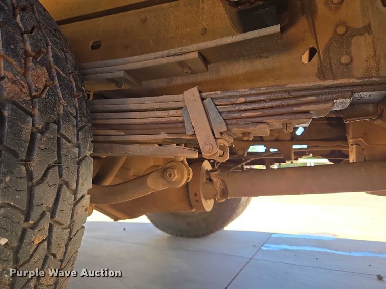 image for item EU3895 2006 Chevrolet Silverado 3500 flatbed pickup truck