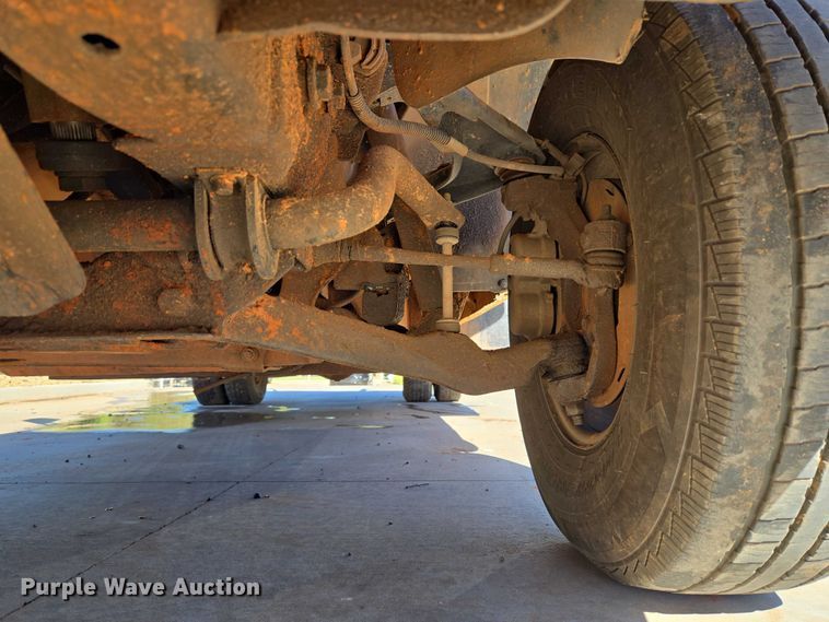 image for item EU3895 2006 Chevrolet Silverado 3500 flatbed pickup truck