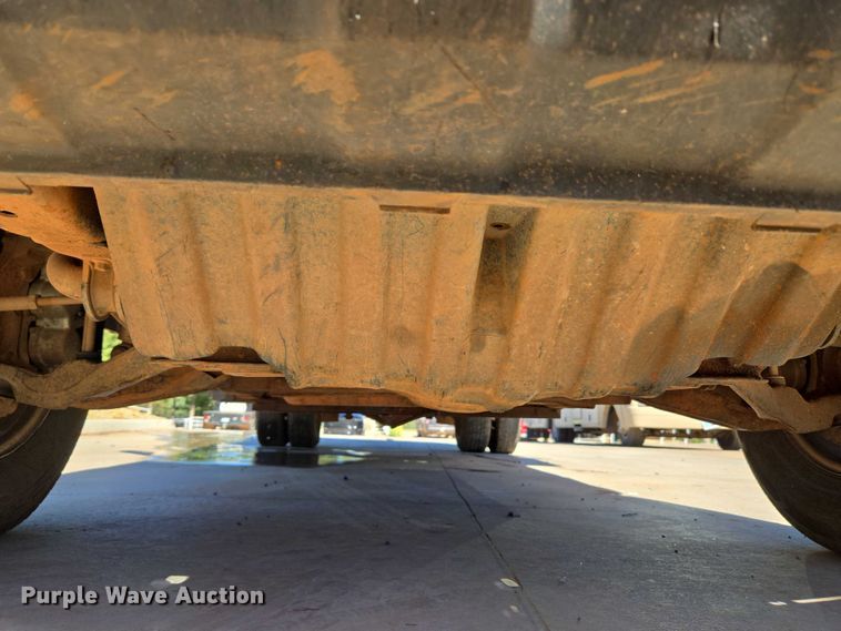 image for item EU3895 2006 Chevrolet Silverado 3500 flatbed pickup truck