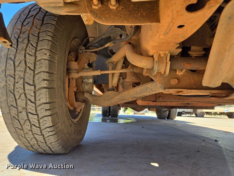 image for item EU3895 2006 Chevrolet Silverado 3500 flatbed pickup truck