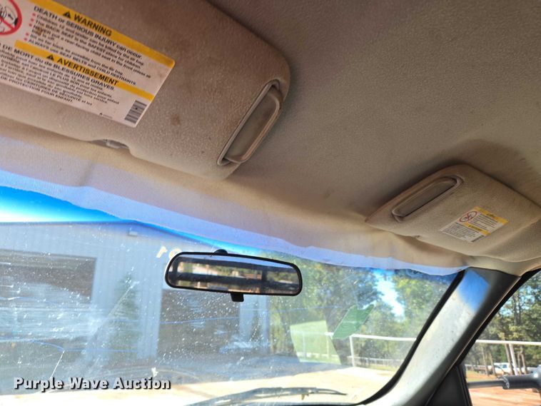 image for item EU3895 2006 Chevrolet Silverado 3500 flatbed pickup truck