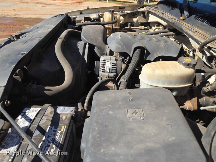 image for item EU3895 2006 Chevrolet Silverado 3500 flatbed pickup truck