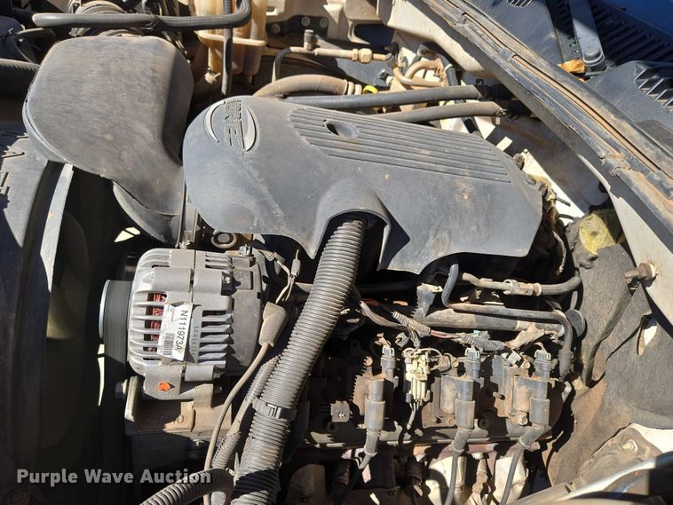 image for item EU3895 2006 Chevrolet Silverado 3500 flatbed pickup truck