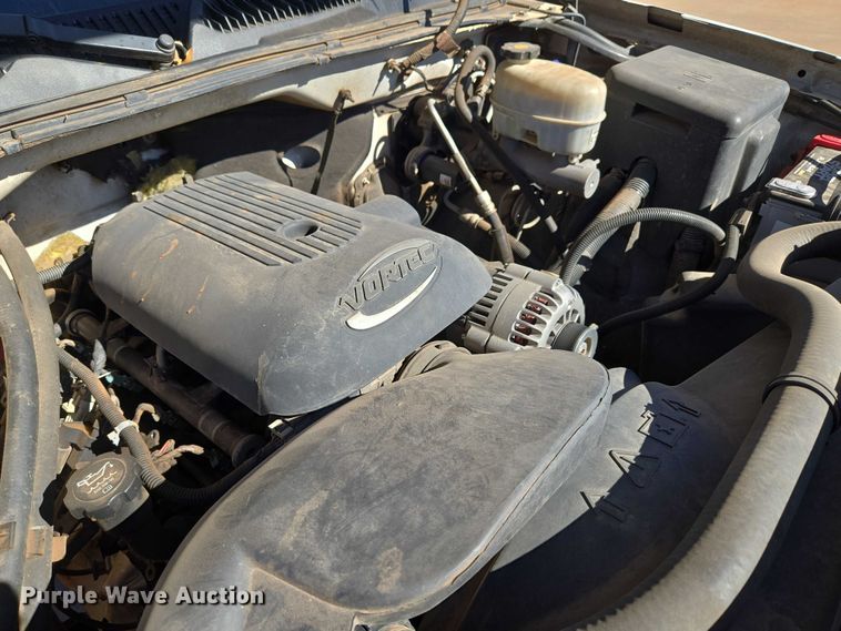 image for item EU3895 2006 Chevrolet Silverado 3500 flatbed pickup truck