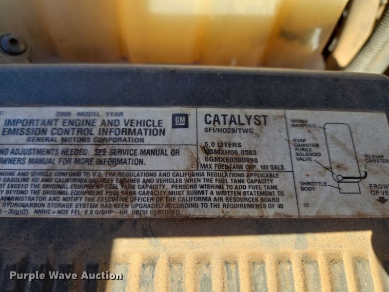 image for item EU3895 2006 Chevrolet Silverado 3500 flatbed pickup truck