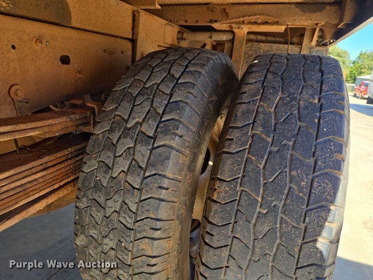 image for item EU3895 2006 Chevrolet Silverado 3500 flatbed pickup truck