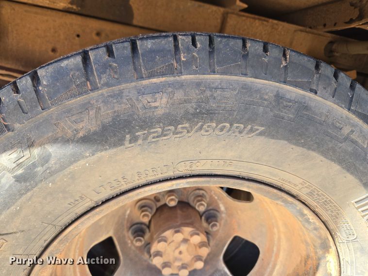 image for item EU3895 2006 Chevrolet Silverado 3500 flatbed pickup truck