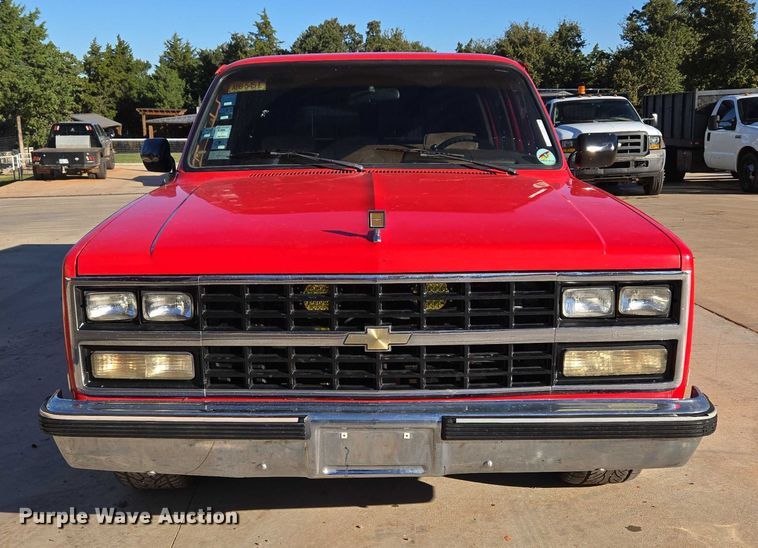 image for item EU3896 1989 Chevrolet Suburban SLE SUV