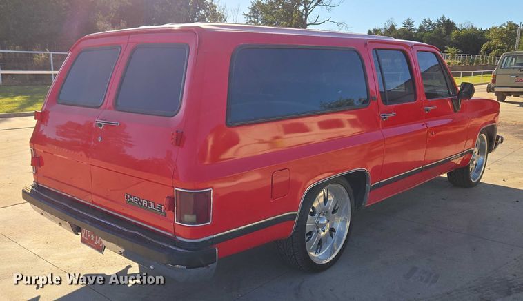 image for item EU3896 1989 Chevrolet Suburban SLE SUV