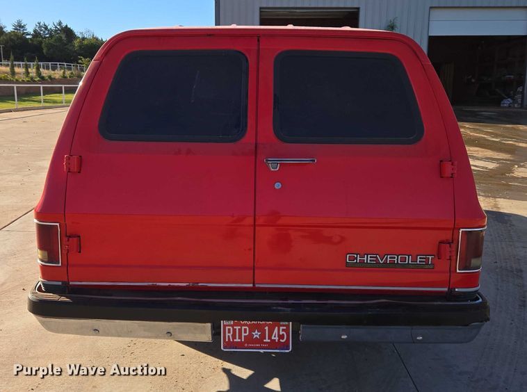 image for item EU3896 1989 Chevrolet Suburban SLE SUV