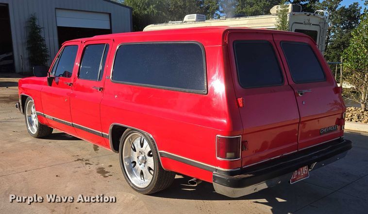 image for item EU3896 1989 Chevrolet Suburban SLE SUV