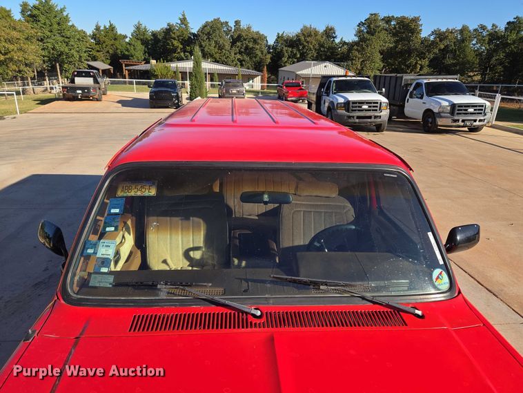 image for item EU3896 1989 Chevrolet Suburban SLE SUV