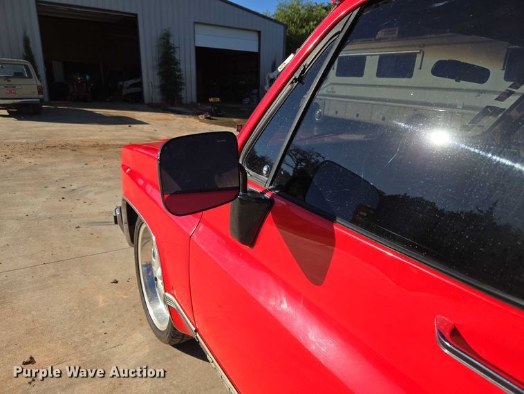 image for item EU3896 1989 Chevrolet Suburban SLE SUV